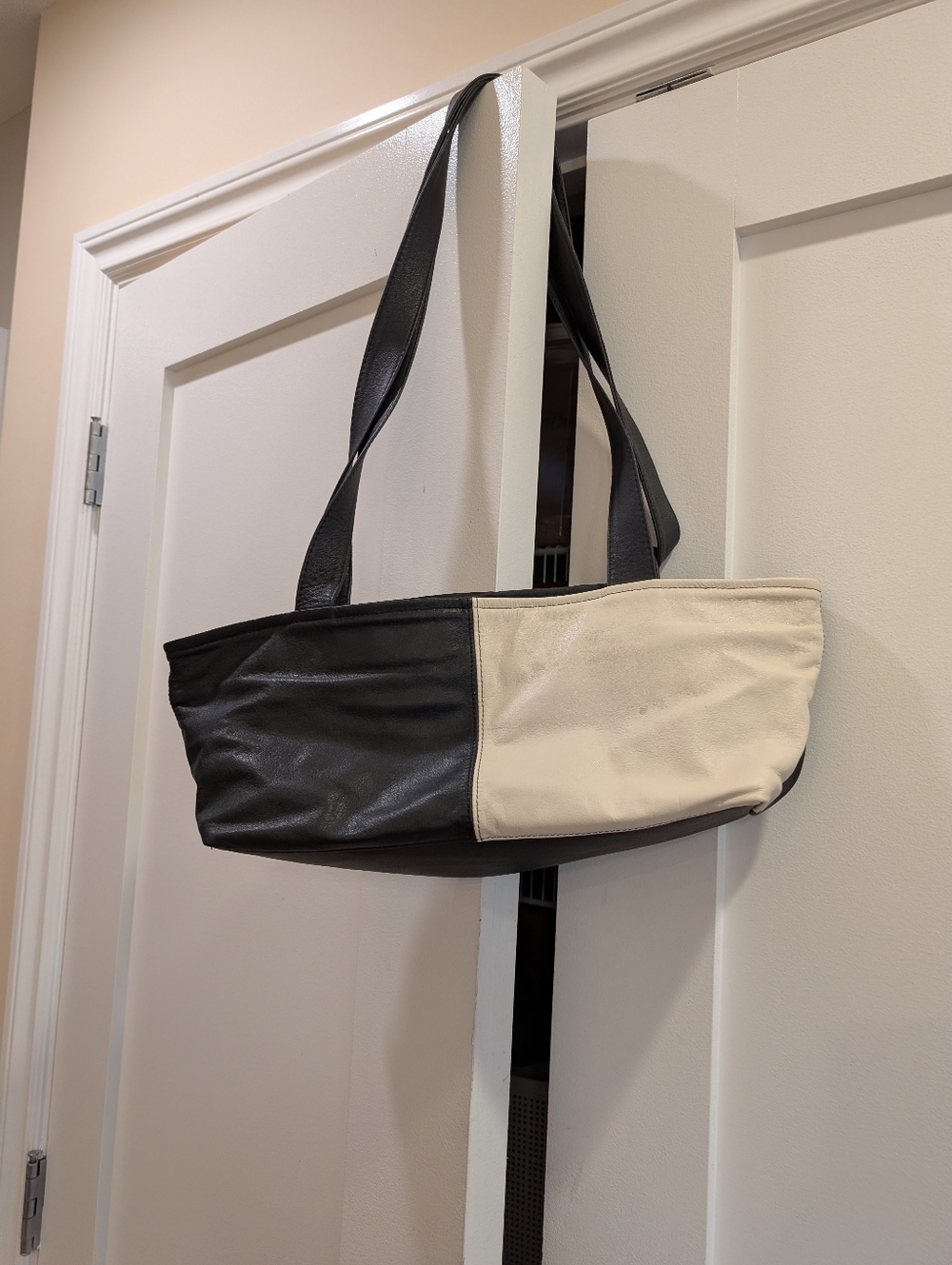 Artisan Made Leather Baguette Shoulder Bag - Picture 3 of 7